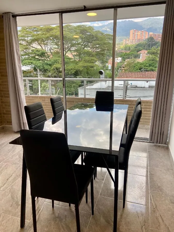 Apartamento Con Excelente Ubicacion En Envigado 0*,